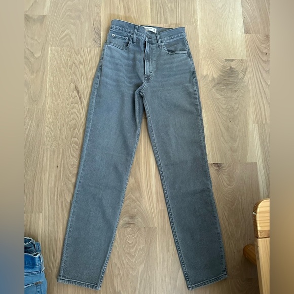 Abercrombie Gray Straight Leg Jeans with Vintage-Inspired Look - Picture 2 of 4